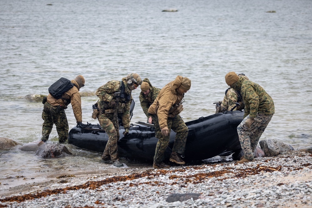 U.S. Recon Marines train with NATO allies