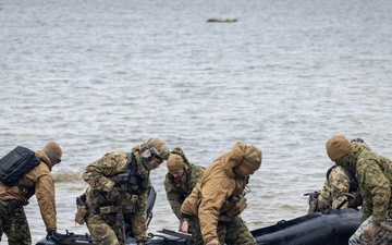 U.S. Recon Marines train with NATO allies