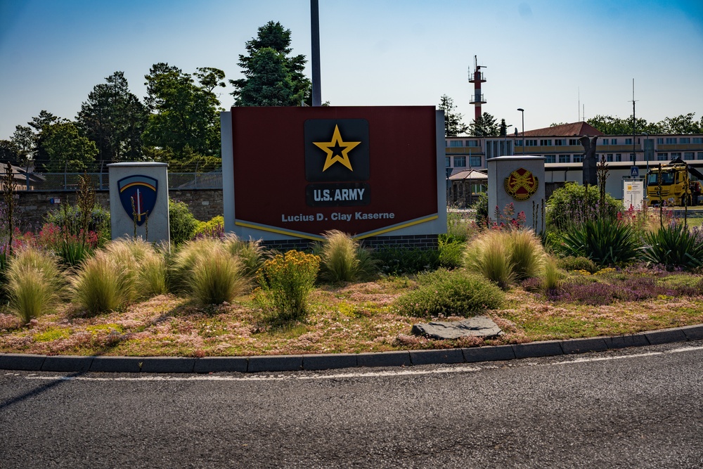 U.S. ARMY LUCIUS D. CLAY KASERNE SIGN