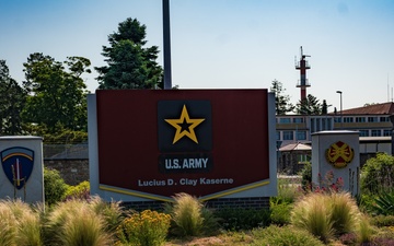 U.S. ARMY LUCIUS D. CLAY KASERNE SIGN