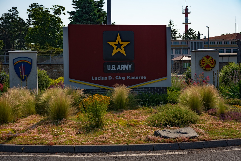 U.S. ARMY LUCIUS D. CLAY KASERNE SIGN