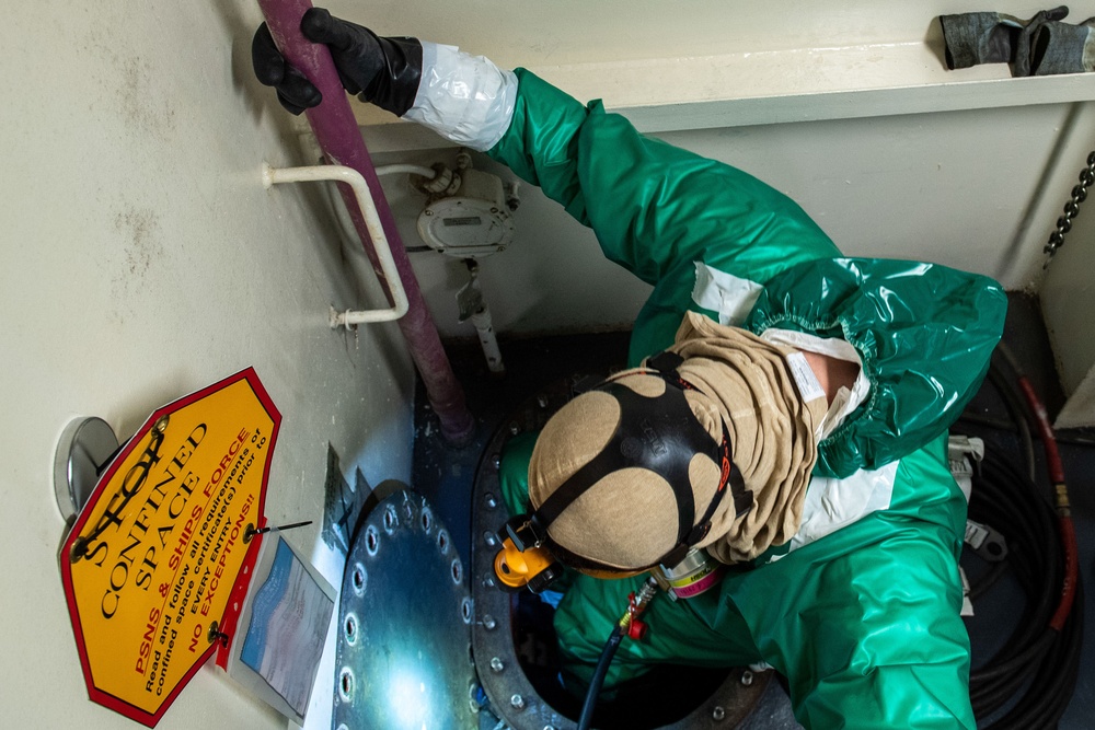 Puget Sound Naval Shipyard (PSNS) workers conduct ship maintenance onboard USS Ronald Reagan (CVN 76).