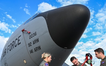 Fairchild AFB refuels a F-15C Eagle