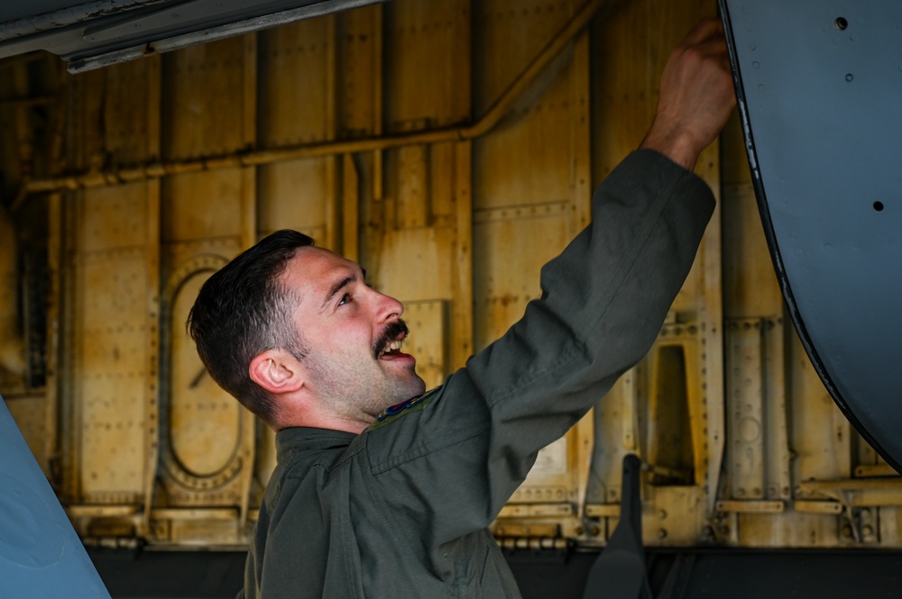 Fairchild AFB refuels a F-15C Eagle