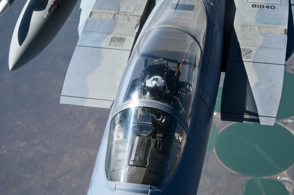 Fairchild AFB refuels a F-15C Eagle