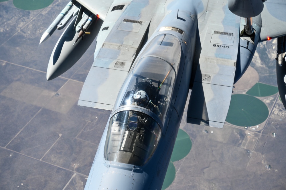 Fairchild AFB refuels a F-15C Eagle