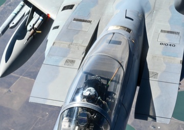 Fairchild AFB refuels a F-15C Eagle