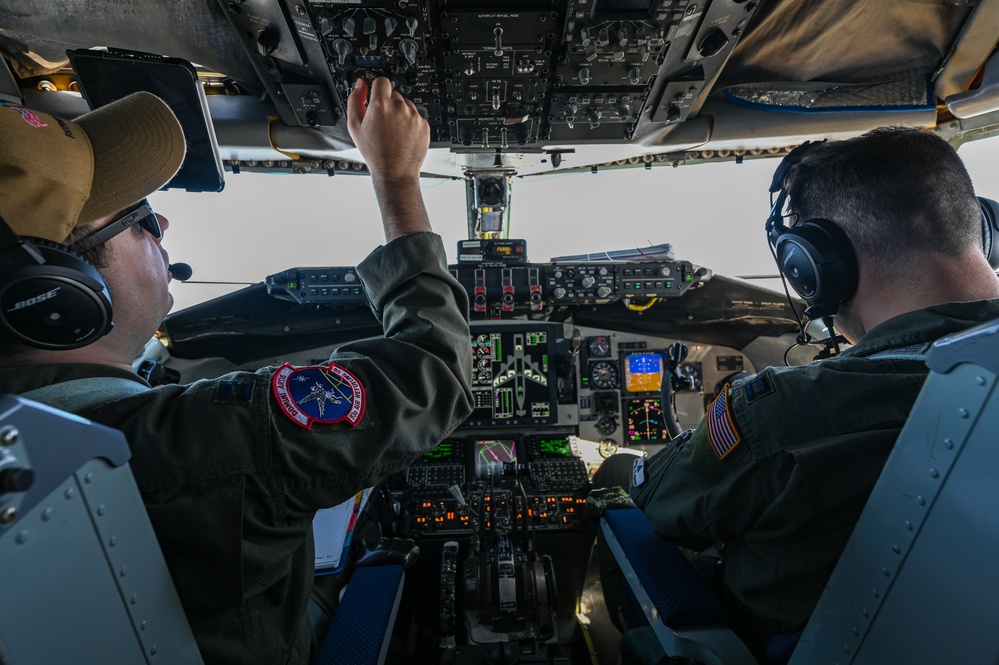 Fairchild AFB refuels a F-15C Eagle