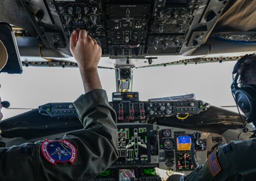 Fairchild AFB refuels a F-15C Eagle