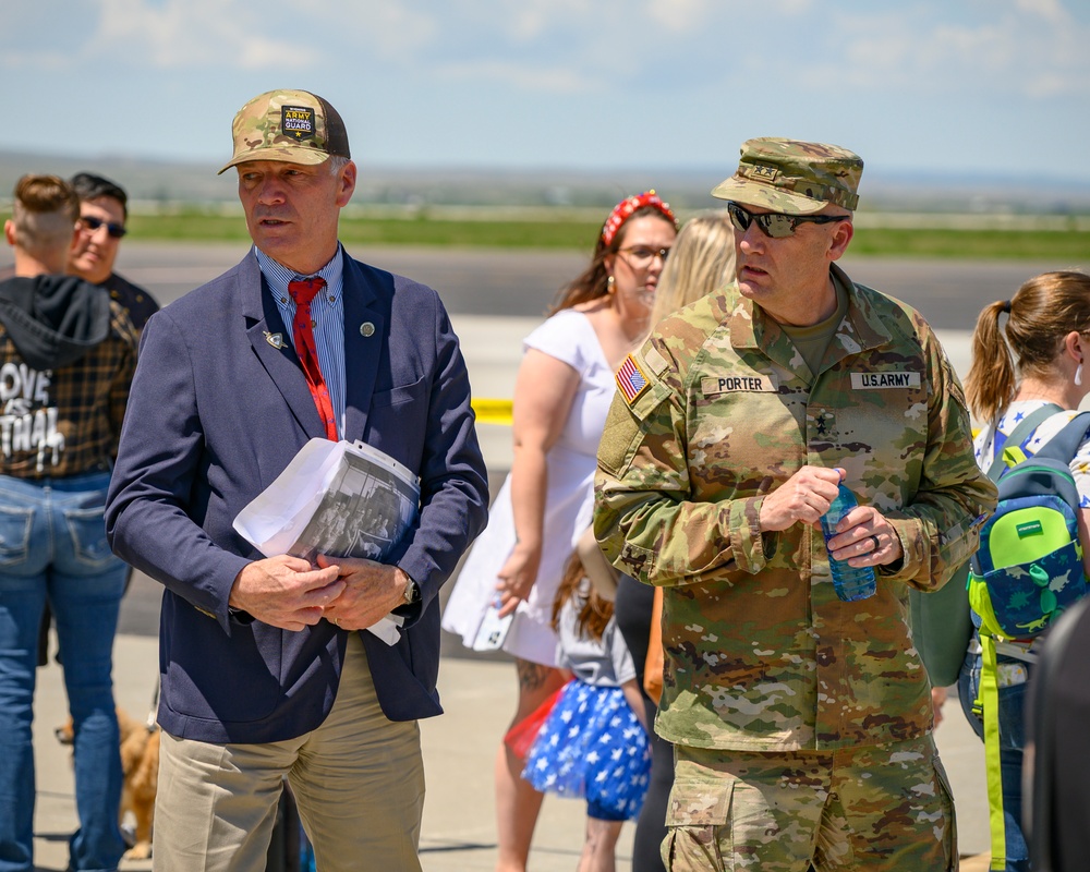 Return of the 2-300th Field Artillery Regiment from Kuwait Deployment