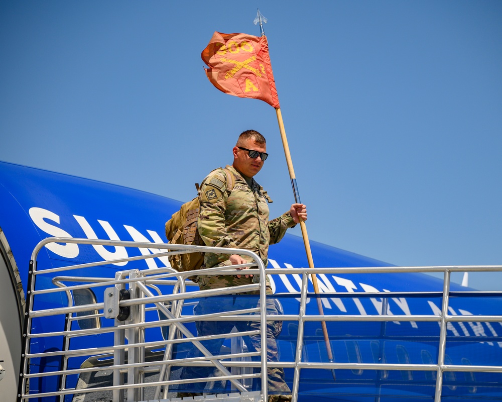 Return of the 2-300th Field Artillery Regiment from Kuwait Deployment