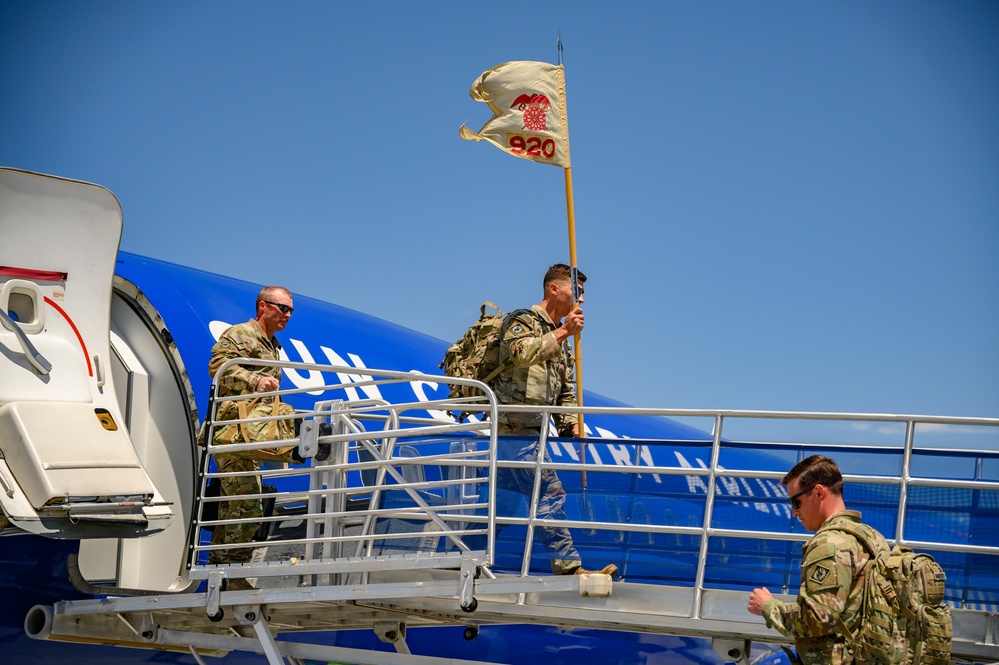 Return of the 2-300th Field Artillery Regiment from Kuwait Deployment