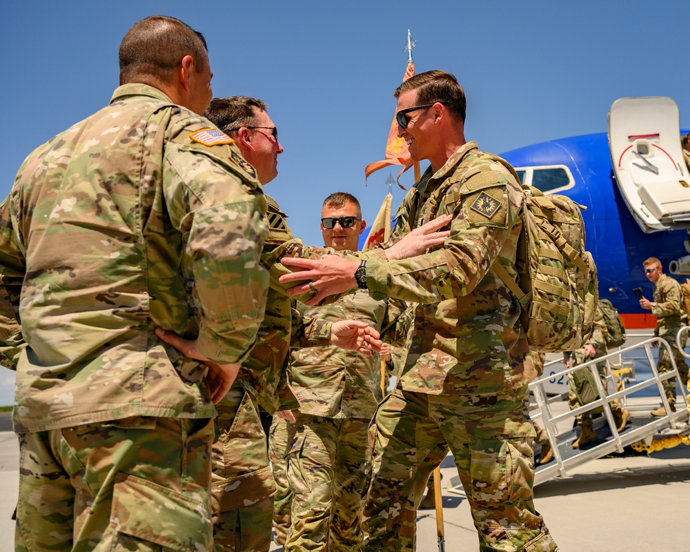 Return of the 2-300th Field Artillery Regiment from Kuwait Deployment