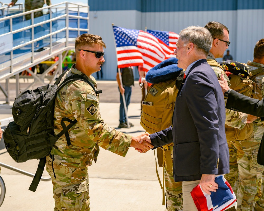 Return of the 2-300th Field Artillery Regiment from Kuwait Deployment