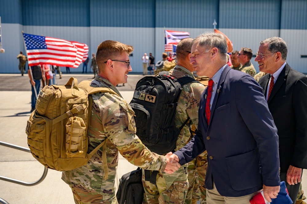 Return of the 2-300th Field Artillery Regiment from Kuwait Deployment