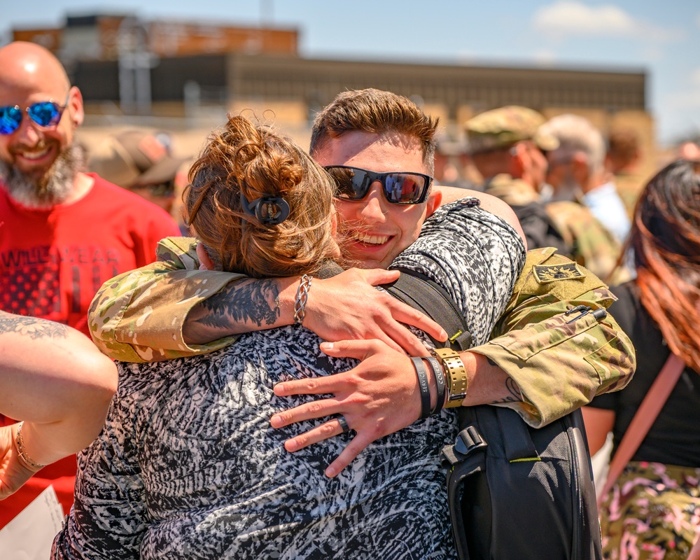 Return of the 2-300th Field Artillery Regiment from Kuwait Deployment