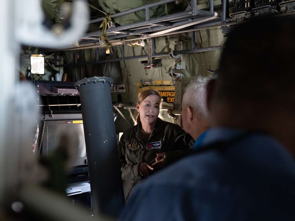 Hurricane Hunters visit Team Robins