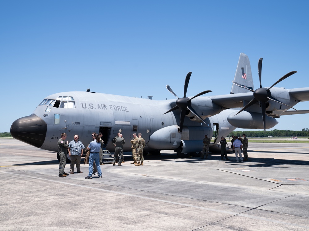 Hurricane Hunters visit Team Robins