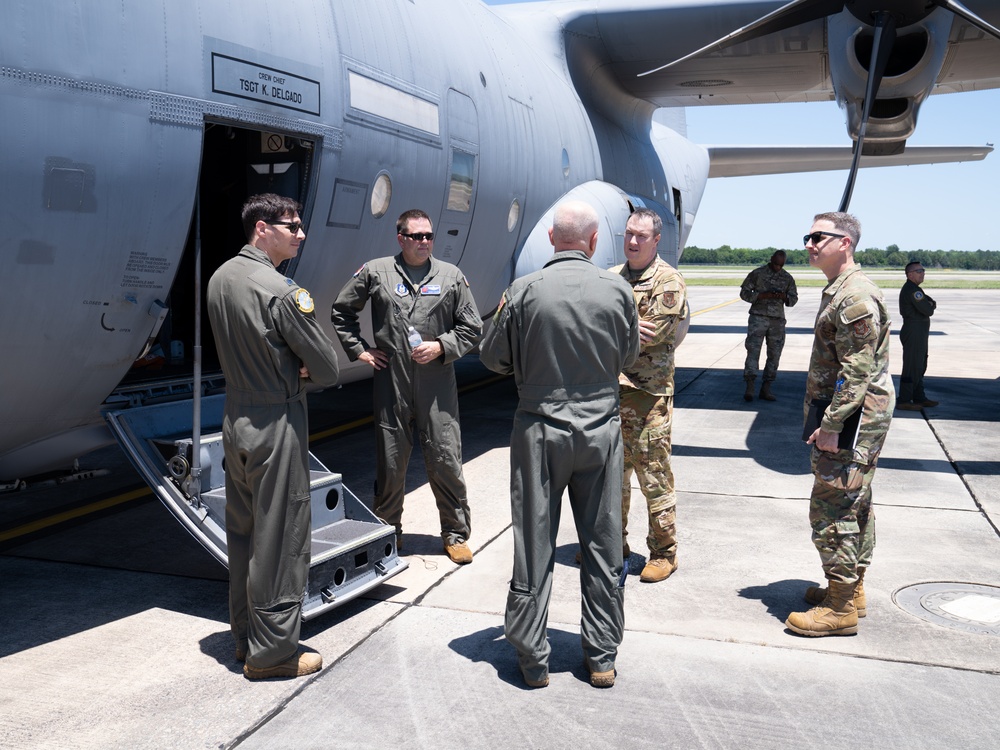 Hurricane Hunters visit Team Robins