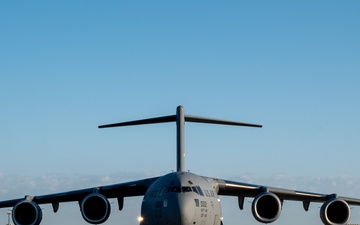 McDonnell Douglas/Boeing C-17 Globemaster III Touches Down on Kirtland
