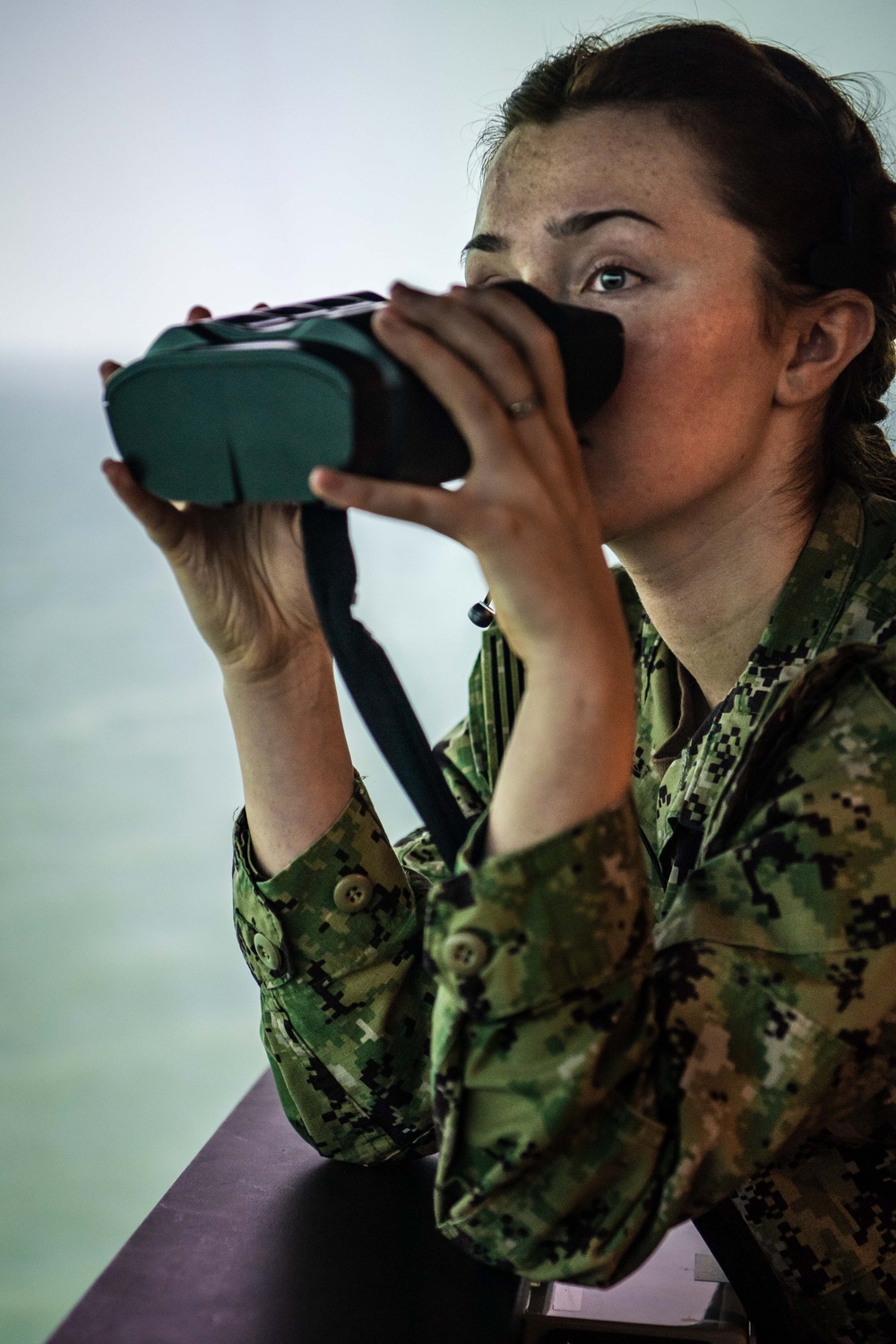 USS Ronald Reagan (CVN76) Sailors participate in a Navigation Simulation