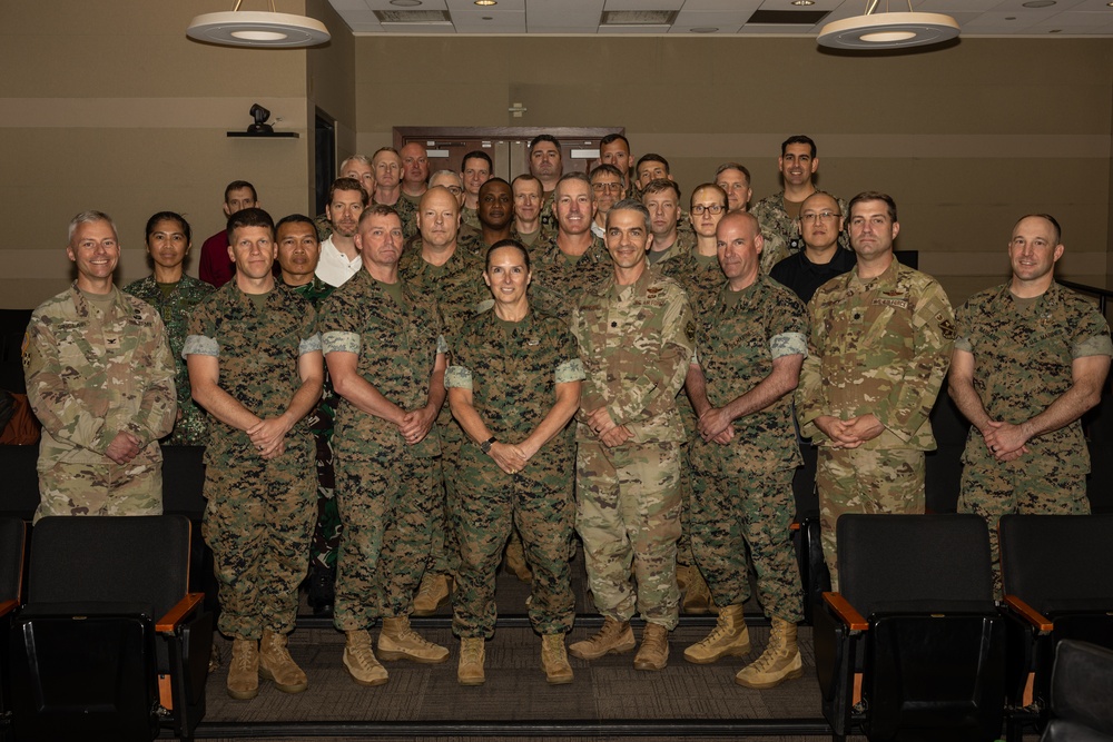 Marine Corps War College Student Visit MARFORCOM