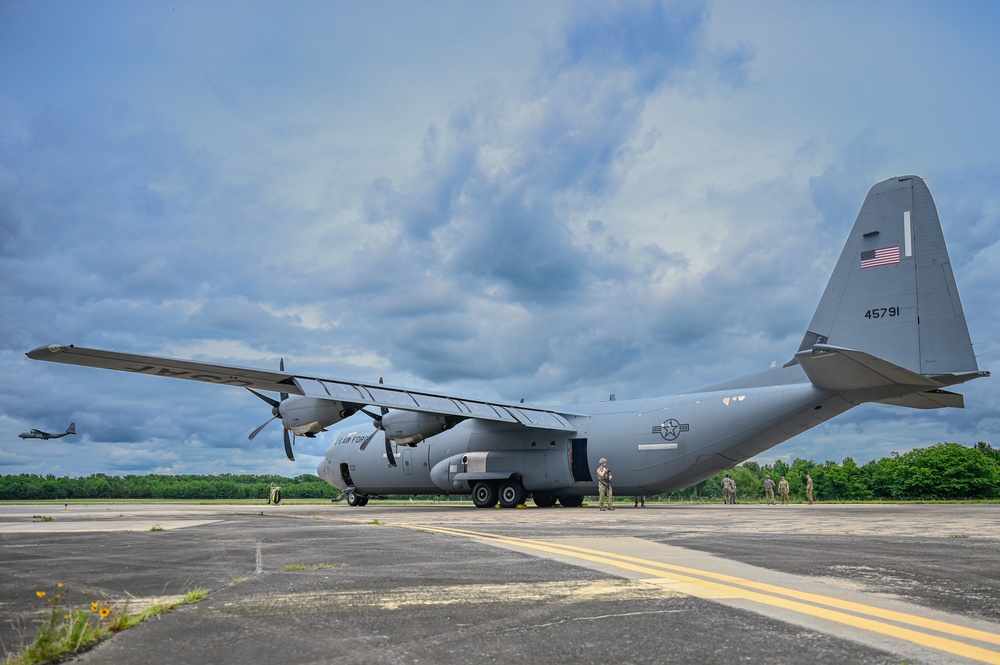 19th SFS, 19th AMXS Airmen hone readiness with hands-on aircraft defense training