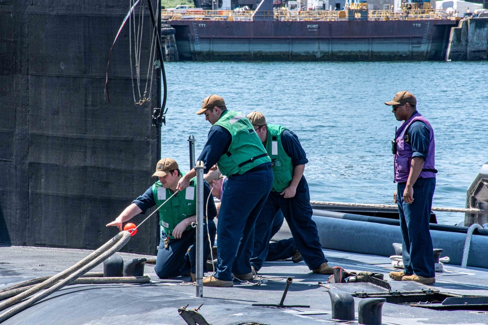 USS Maine (SSBN 741) Moors at Naval Base Kitsap–Bangor Following Tiger Cruise