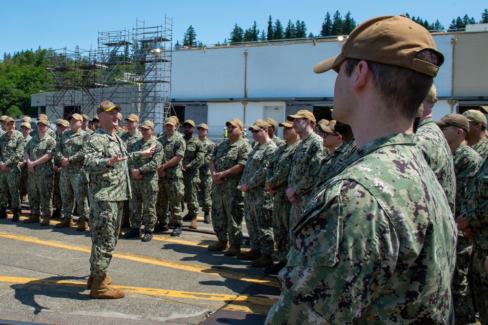 COMSUBGRU-9 Presents Olympic Bowl Trophy to USS Nebraska (SSBN 739)
