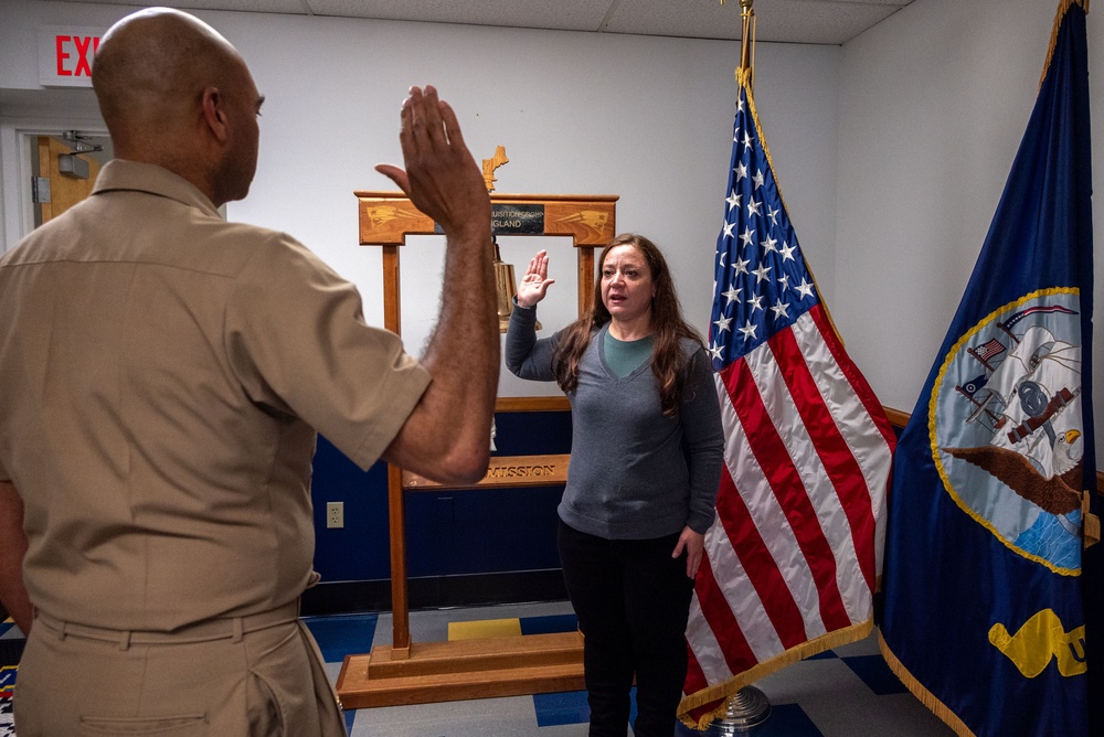 DOCTOR COMMISSIONS INTO US NAVY