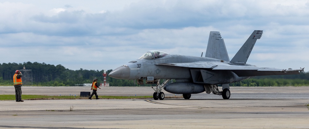 Marines Fuel F-18 Combat Training