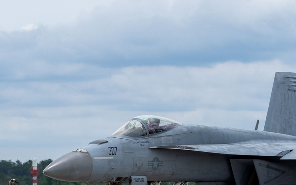 Marines Fuel F-18 Combat Training