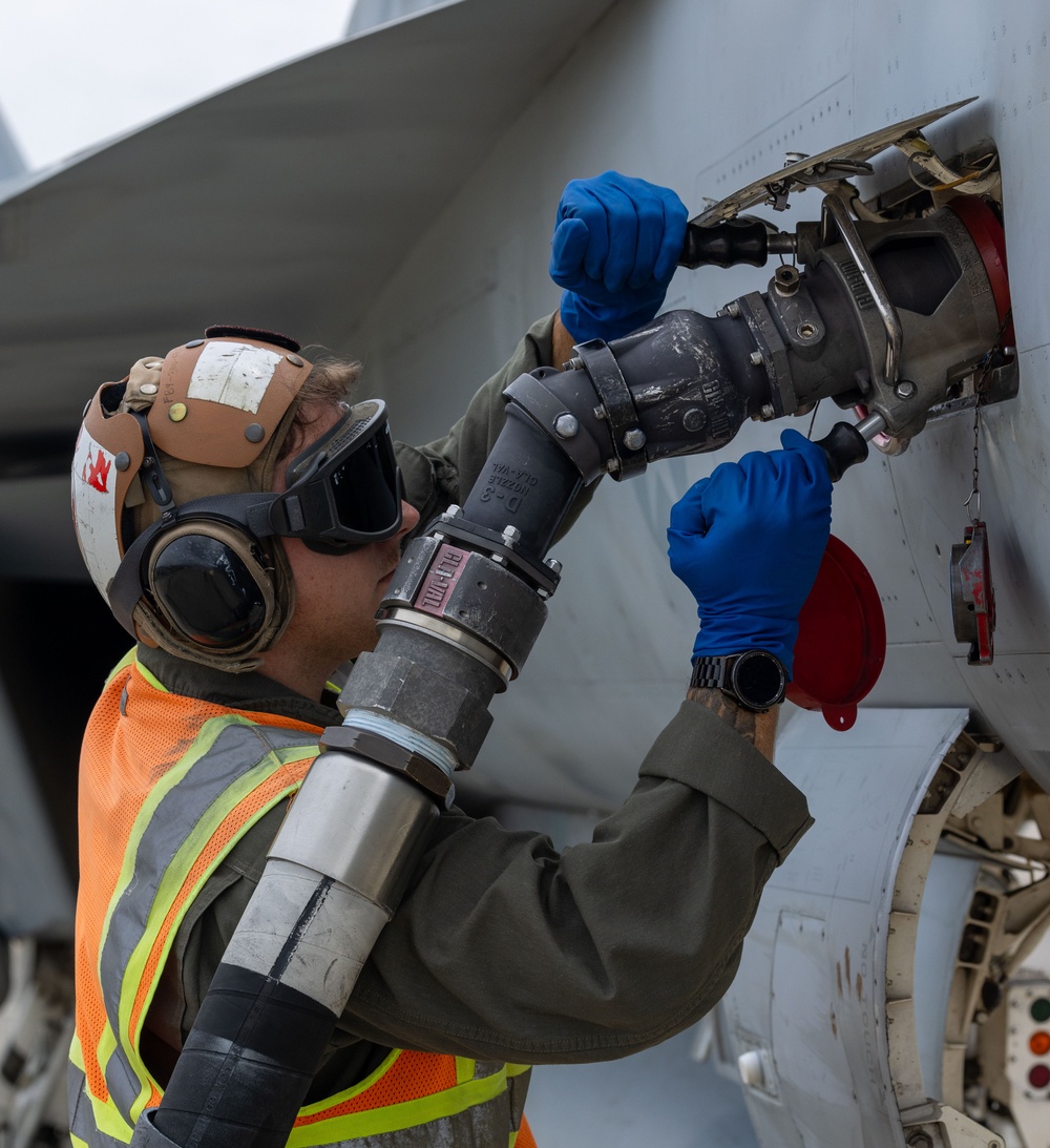 Marines Fuel F-18 Combat Training
