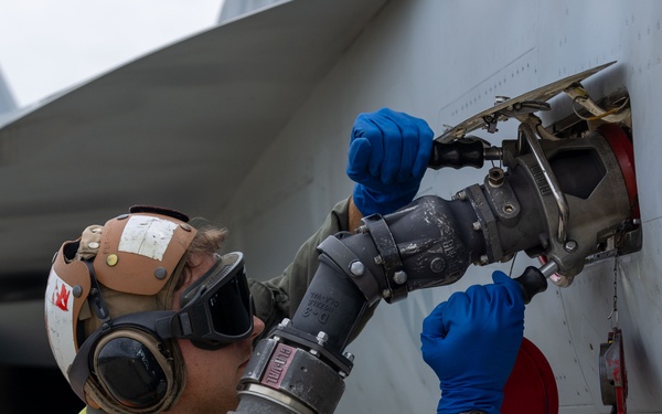 Marines Fuel F-18 Combat Training
