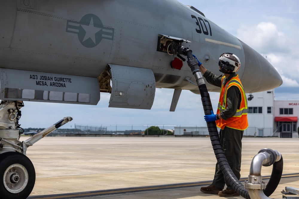 Marines Fuel F-18 Combat Training