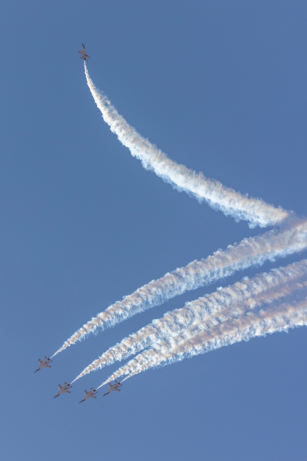 USAF Thunderbirds arrive at Beale AFB for Beale Air &amp; Space Expo 2025