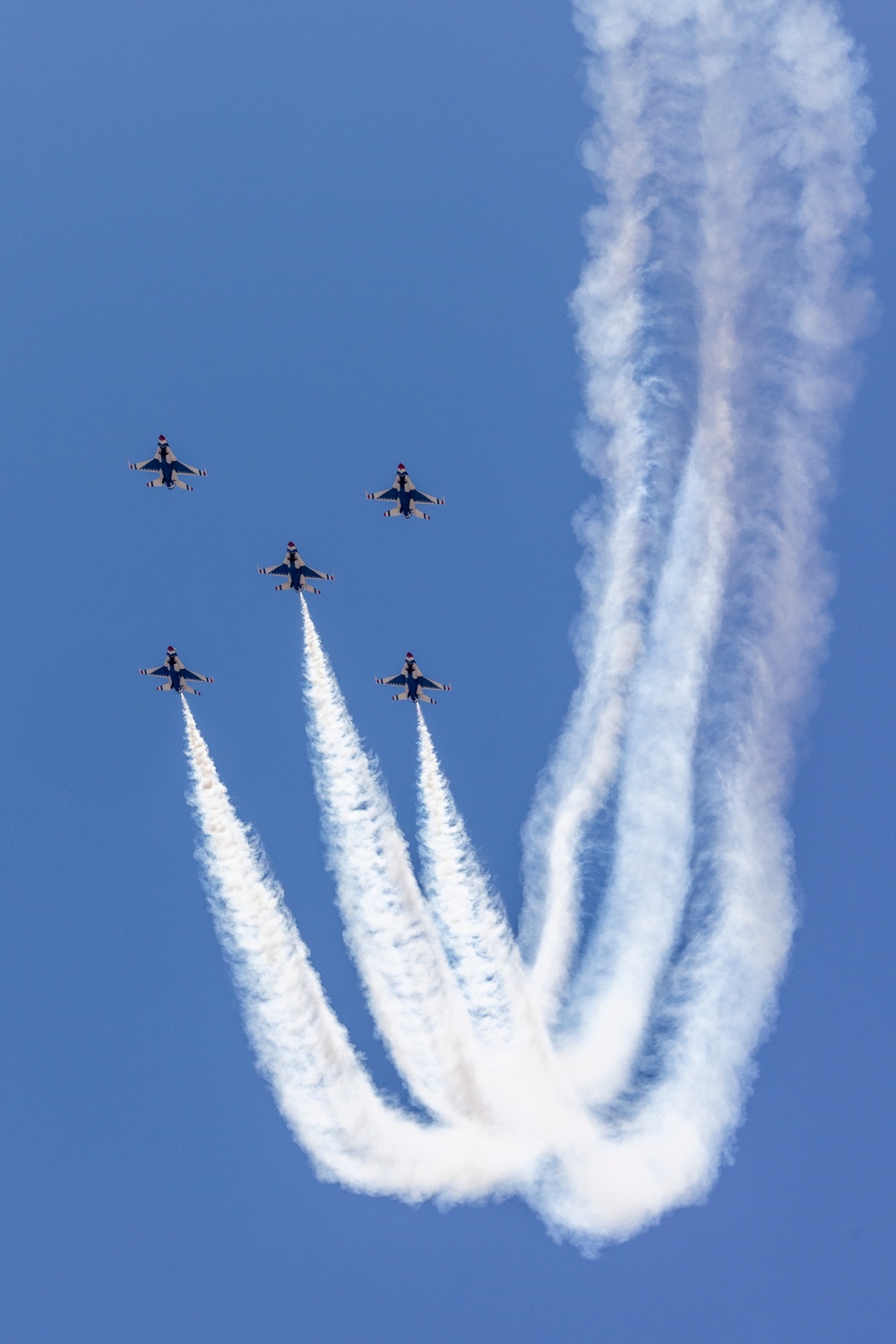 USAF Thunderbirds arrive at Beale AFB for Beale Air &amp; Space Expo 2025