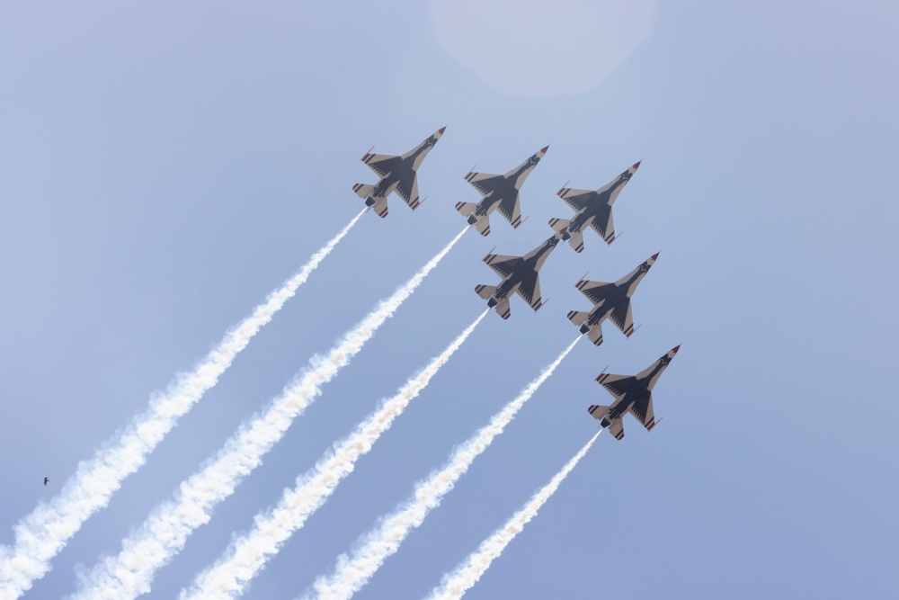 USAF Thunderbirds arrive at Beale AFB for Beale Air &amp; Space Expo 2025