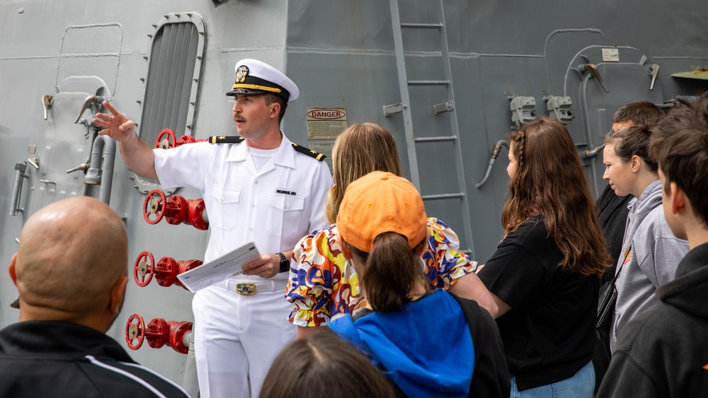 USS Mustin and USS Jack H. Lucas hosts ship tours during Portland Fleet Week 2025