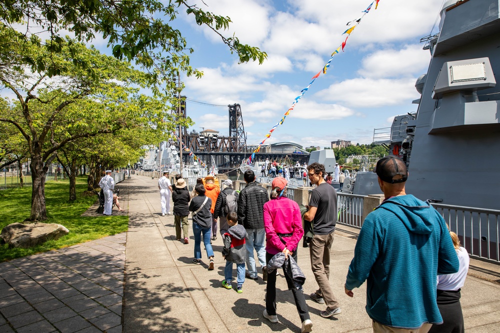 USS Mustin and USS Jack H. Lucas hosts ship tours during Portland Fleet Week 2025