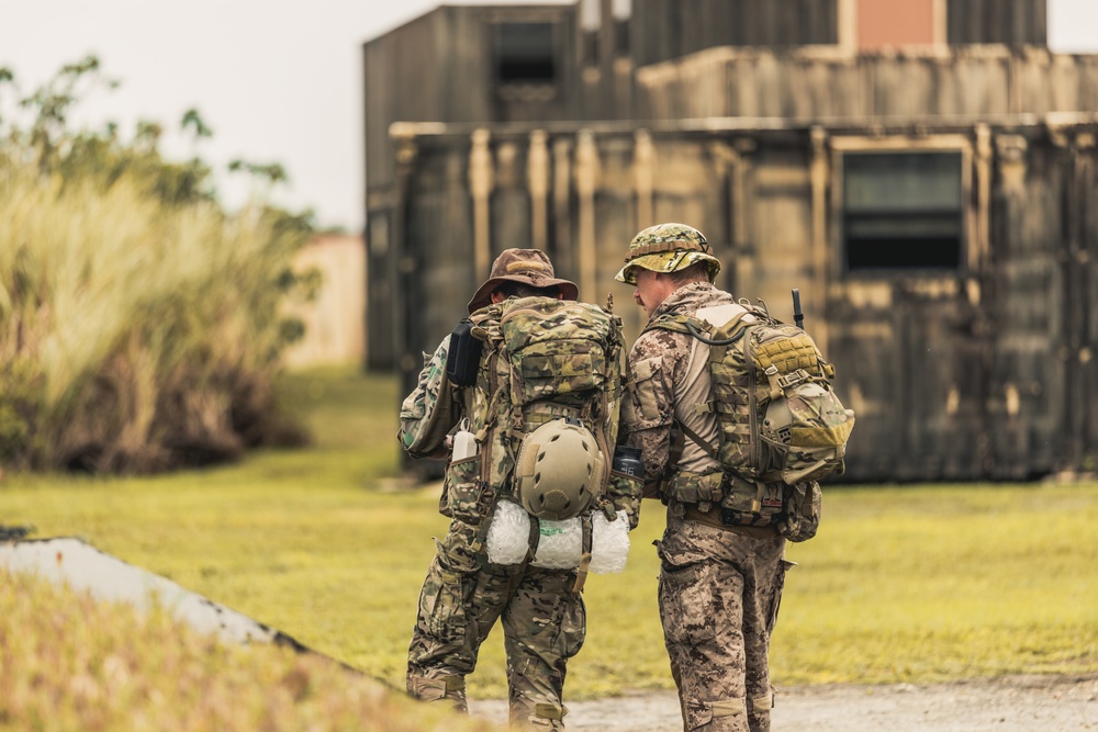EOD Technicians Compete in Coconut Crab Competition