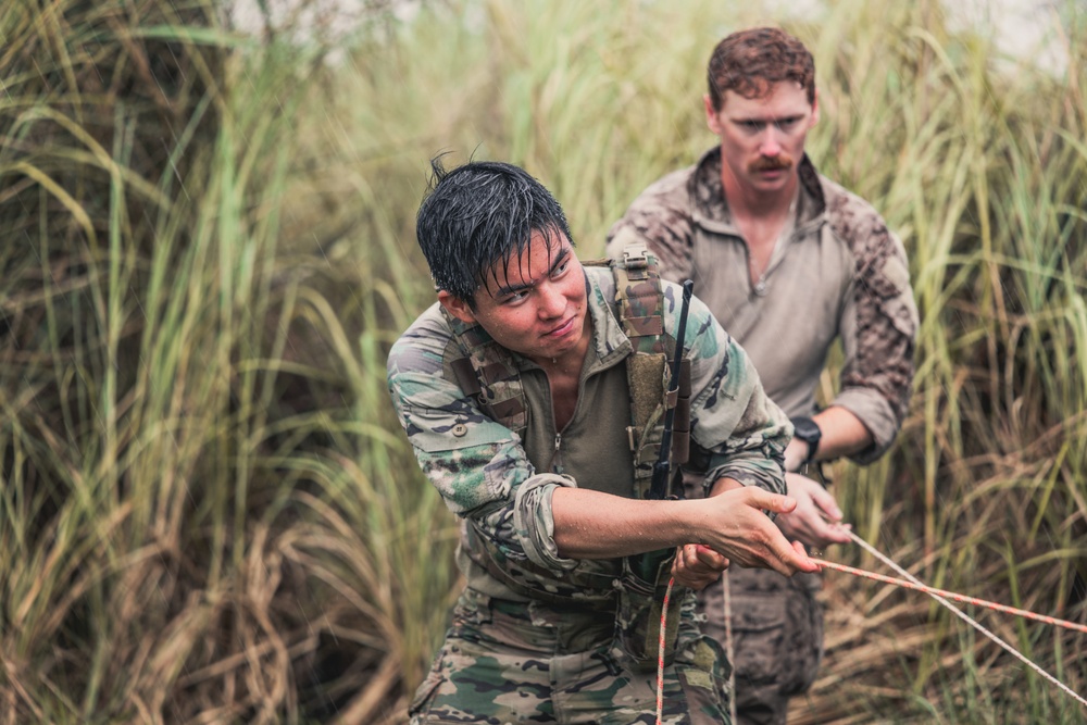 EOD Technicians Compete in Coconut Crab Competition