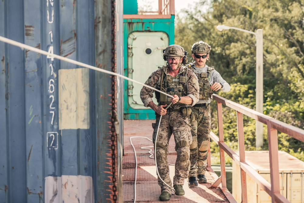 EOD Technicians Compete in Coconut Crab Competition