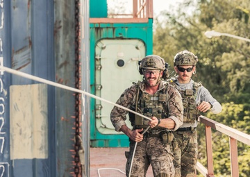 EOD Technicians Compete in Coconut Crab Competition