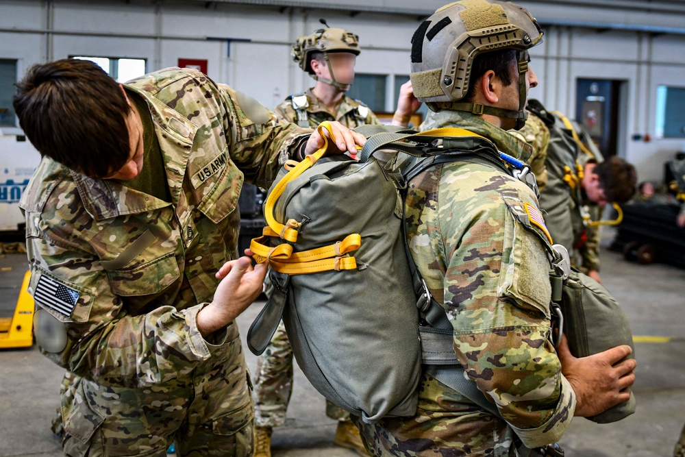 SOCEUR conducts airborne jump over Mont-Saint-Michel