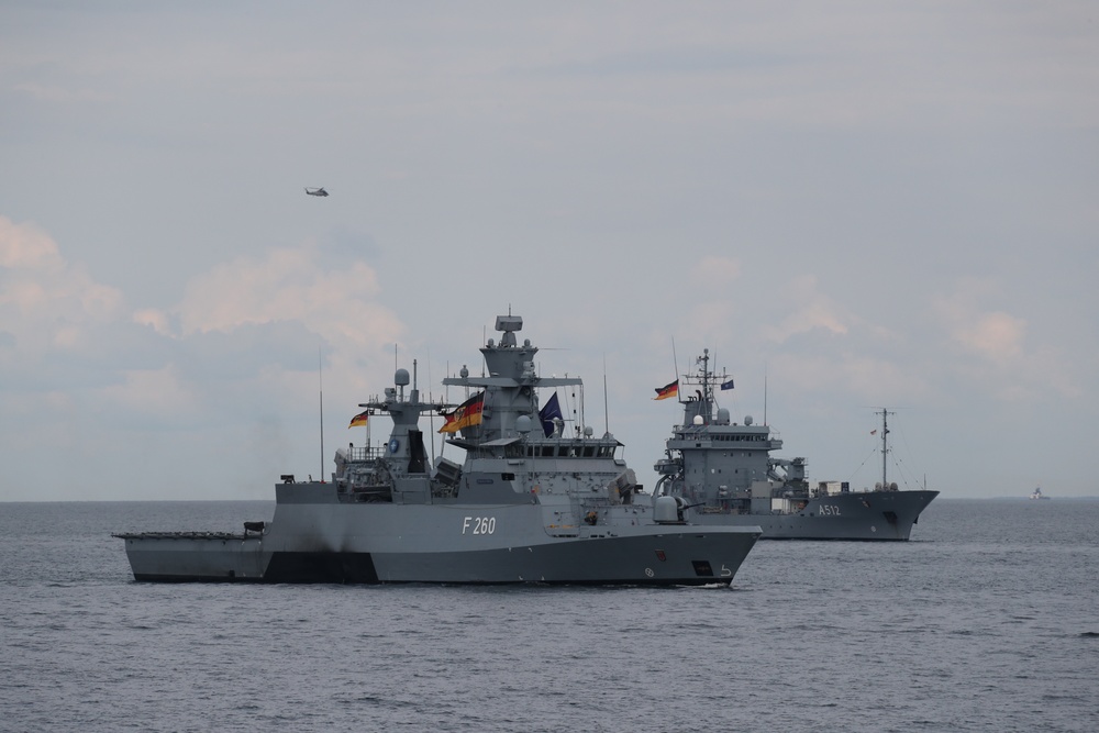 Ships sail in formation during BALTOPS 25