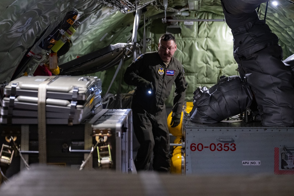 100th ARW refuels E-4B Nightwatch