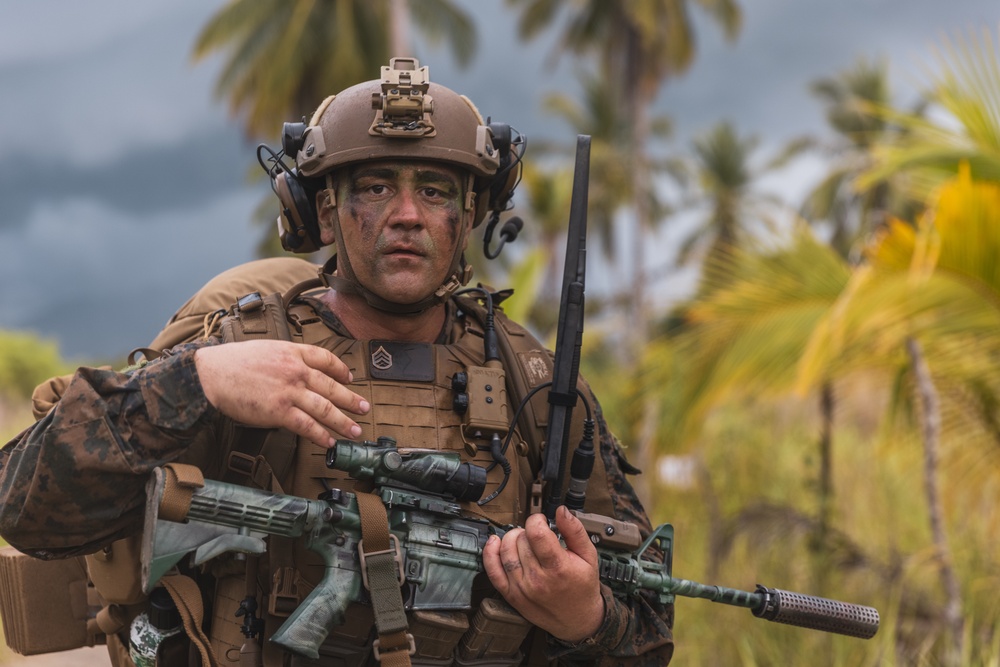 KAMANDAG 9: U.S. Marines with 2nd Bn. 1st Marines, MRF-D 25.3 conduct an air insert