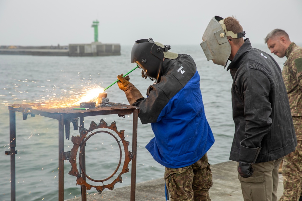 Welding Training With Latvian and U.S. Navy Sailors