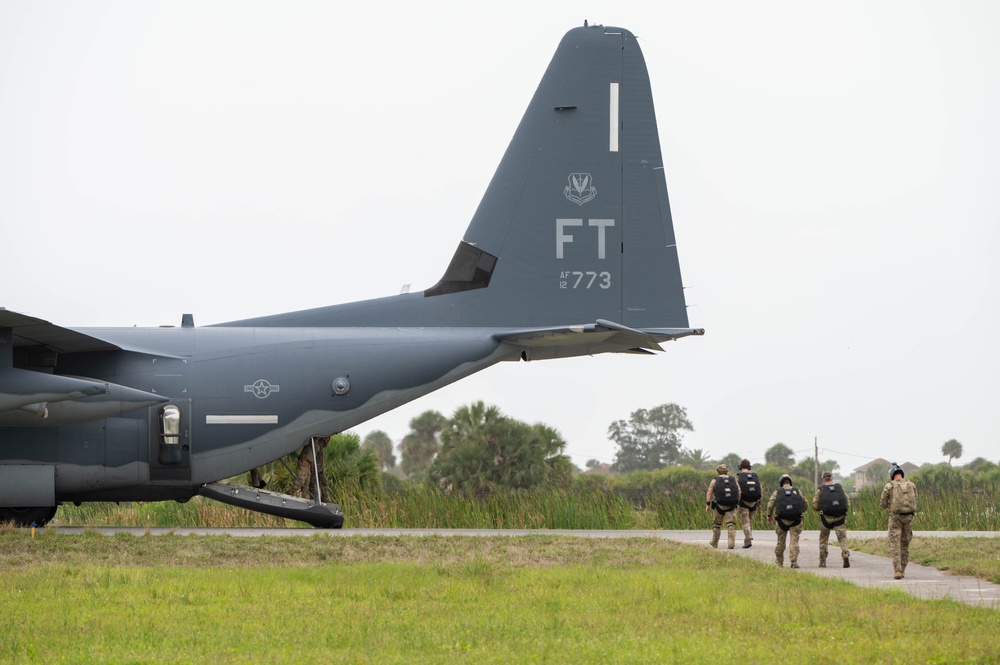 308th Rescue Squadron conducts parachute training